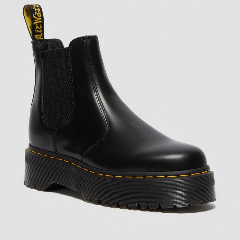 Dr. Marten 2976 Smooth Leather Chelsea Boot